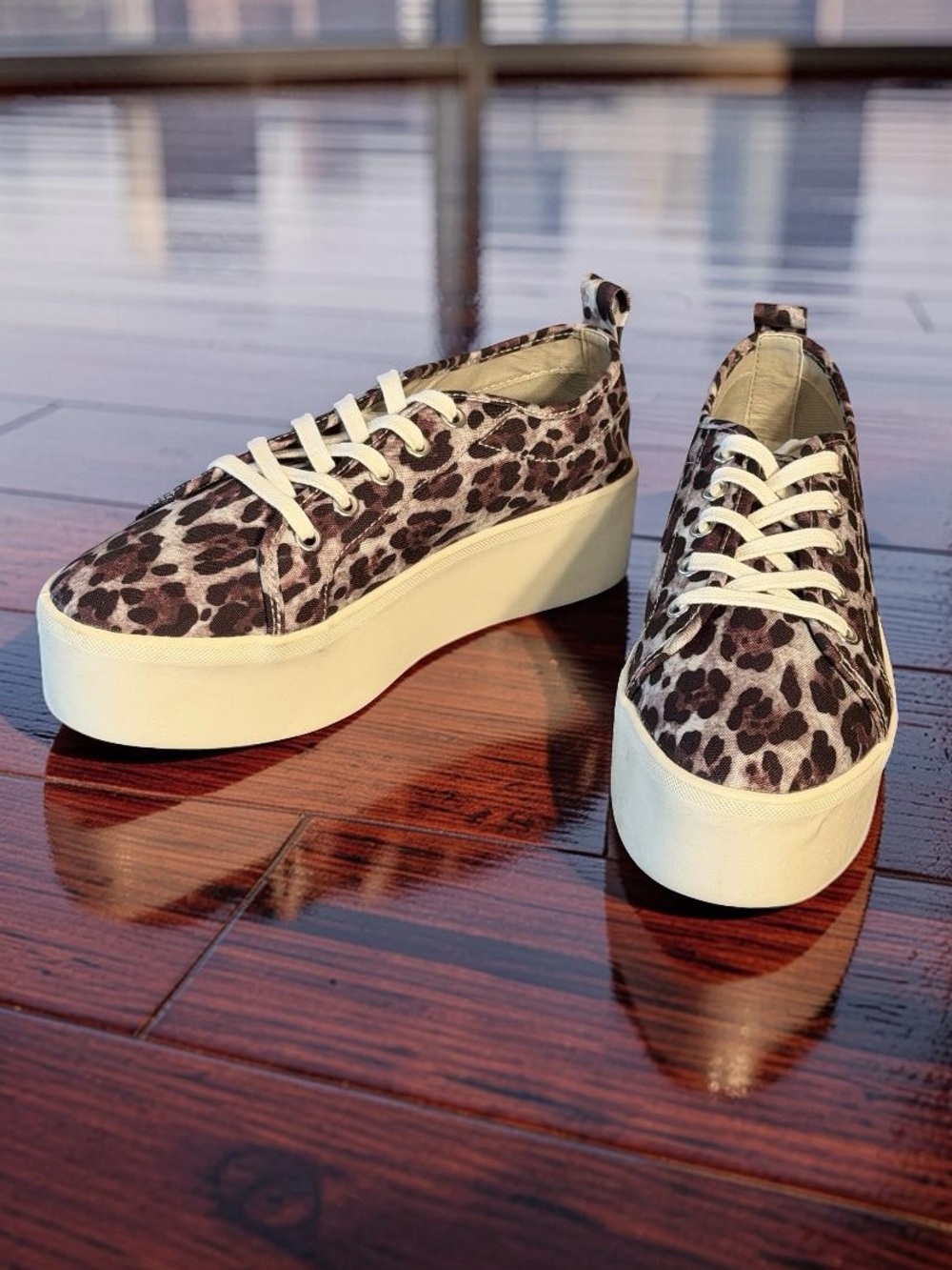 Aqua NWT Sz 9 Piper Wild Side Leopard-Print Platform Lace-Up Sneakers (SH398)